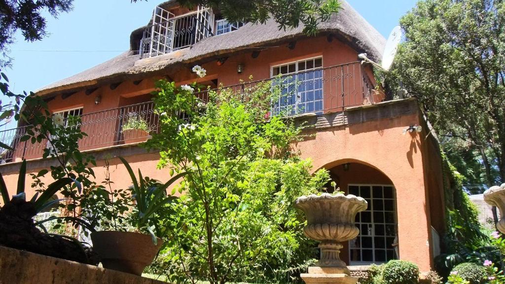 Treetops & Treats Guest House Pretoria-Noord Exterior foto