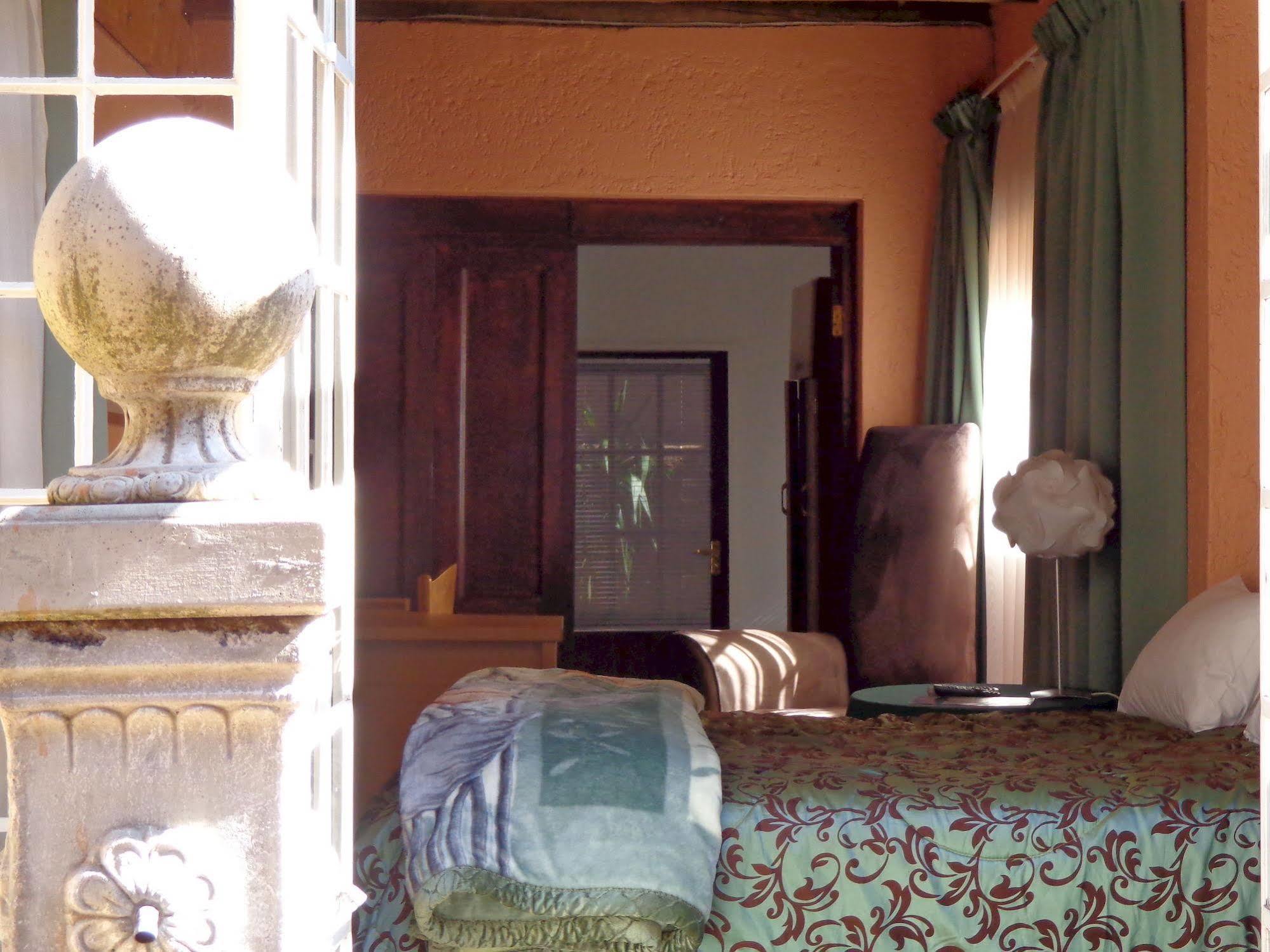 Treetops & Treats Guest House Pretoria-Noord Exterior foto